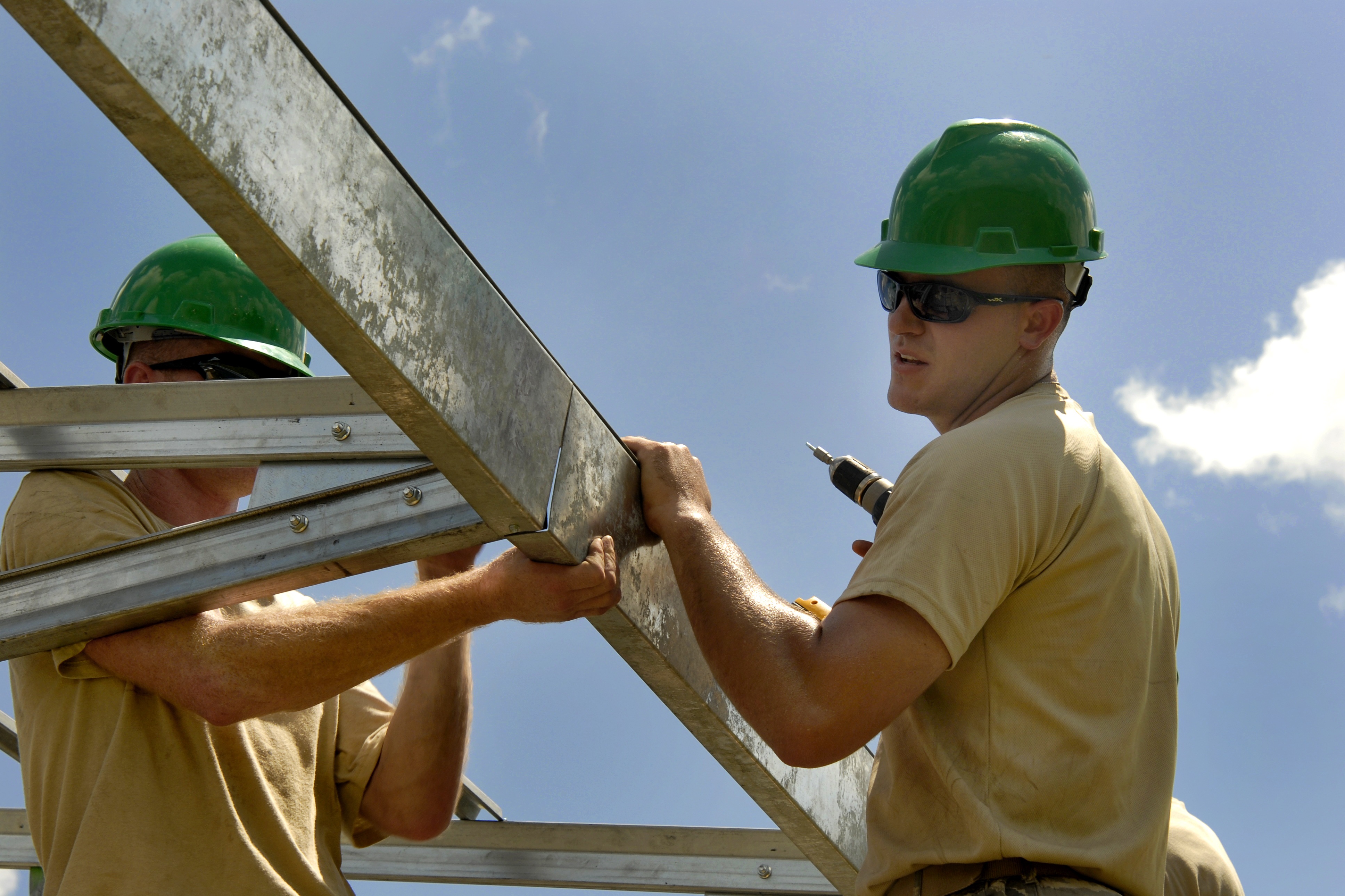 complacency-in-the-workplace-hard-hat-hunter